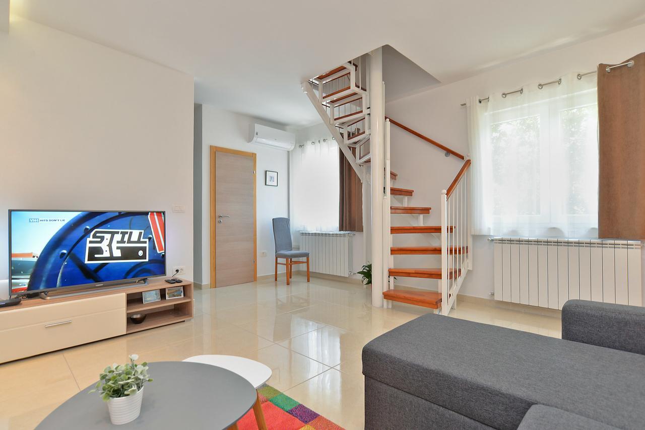 Apartments Olivera 1726 Pula Bagian luar foto
