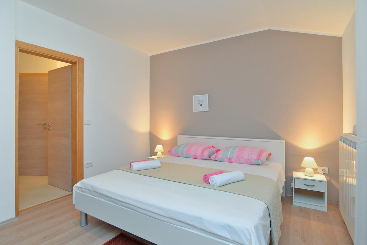 Apartments Olivera 1726 Pula Bagian luar foto