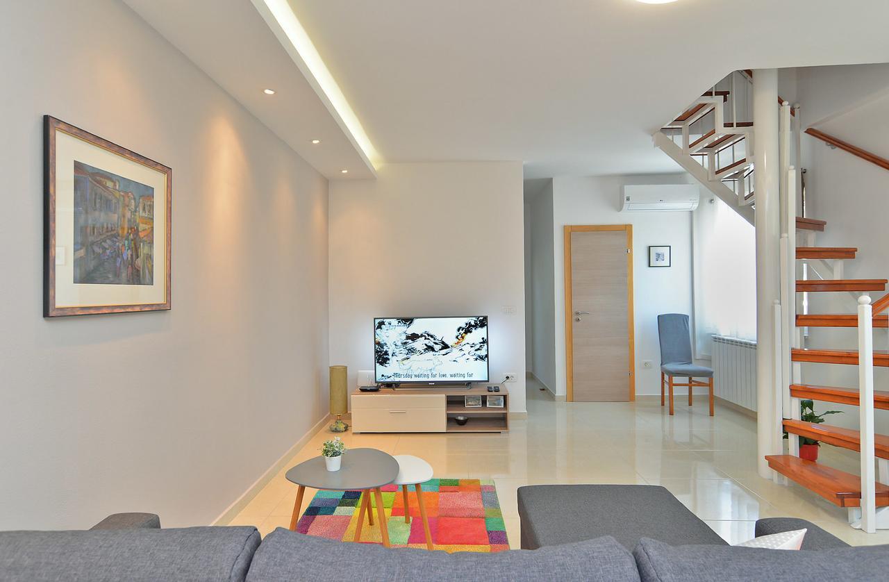 Apartments Olivera 1726 Pula Bagian luar foto