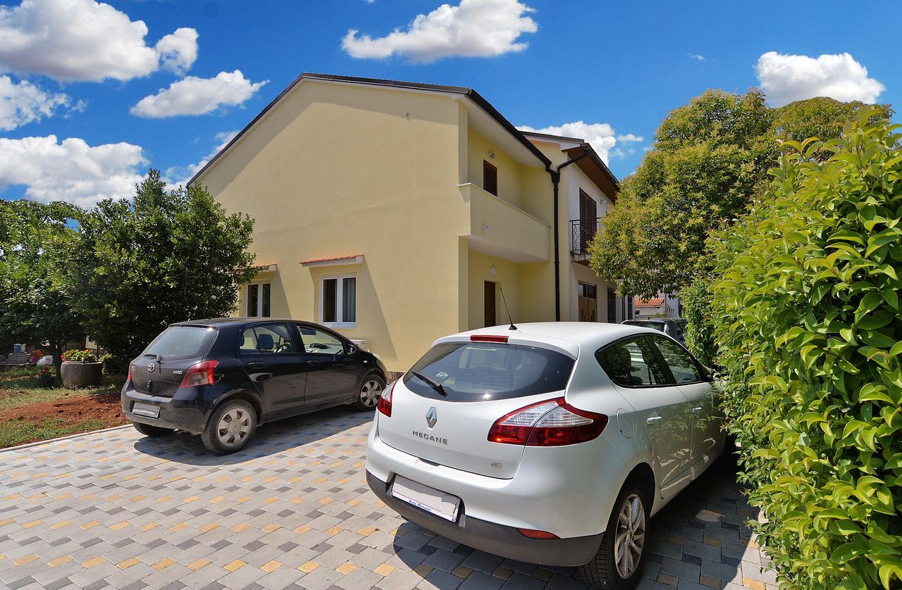 Apartments Olivera 1726 Pula Bagian luar foto